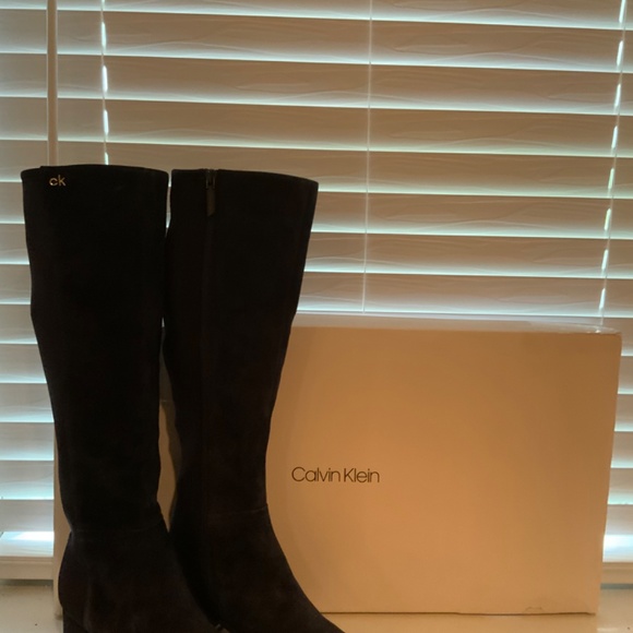 Beautiful Calvin Klein Knee High Suede Boots, Size 8.5 - Picture 7 of 10